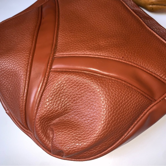 v i n t a g e :: Large Puffy Pebbled Faux Leather Tote Shoulder Bag - Picture 2 of 12